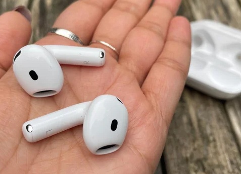 Стоит ли покупать чехол для AirPods, и какой выбрать