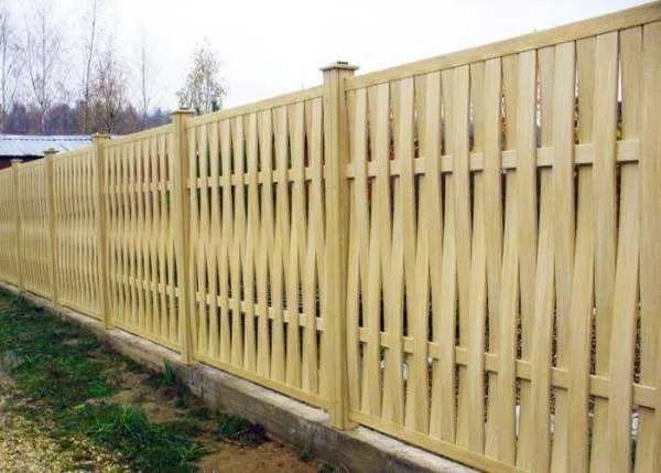 Низкий деревянный забор для сада