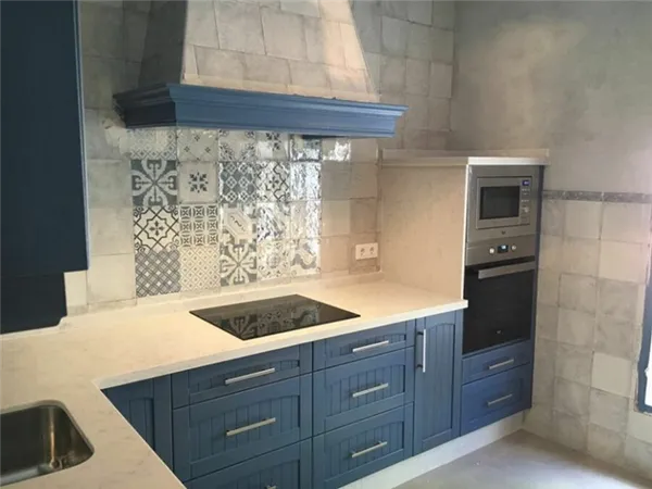 бело голубая кухня