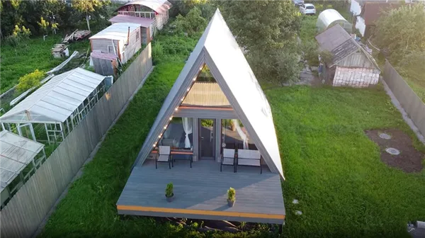 Проекты домов-шалашей и их особенности. Треугольный дом как называется. 6