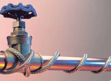 Разморозка трубы при помощи греющего кабеля