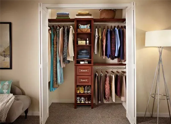 Маленькая гардеробная комната. Как оформить гардеробную комнату небольшого размера. 23