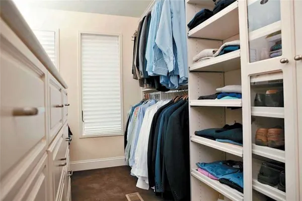 Маленькая гардеробная комната. Как оформить гардеробную комнату небольшого размера. 36