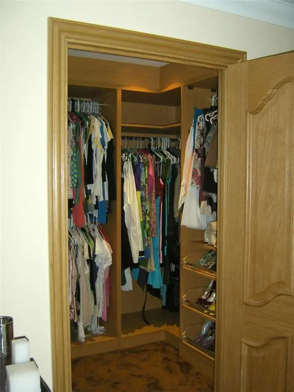 Маленькая гардеробная комната. Как оформить гардеробную комнату небольшого размера. 41