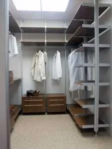 Маленькая гардеробная комната. Как оформить гардеробную комнату небольшого размера. 9