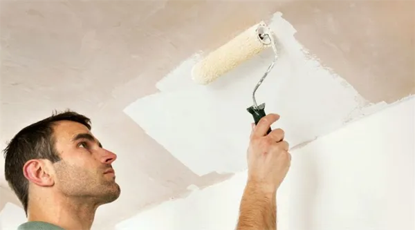 Как правильно покрасить потолок на старую краску. Как обновить потолок покрашенный водоэмульсионной краской. 2