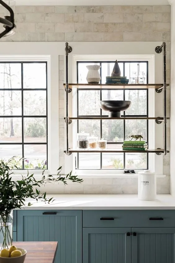 Как выбрать шторы на кухню: тренды 2022 года. Что повесить на окно в кухне. 3