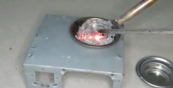 Простая печь для переплавки алюминия. Как расплавить алюминиевые банки в домашних условиях. 5