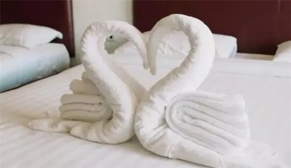 Лебедь из полотенца