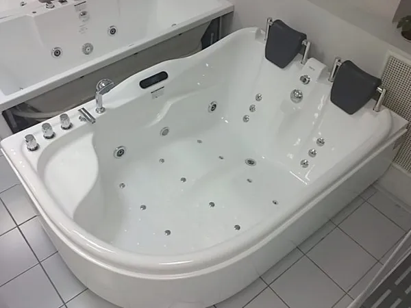 Как правильно выбрать и установить акриловую ванну. Акриловая ванна из чего сделана. 2