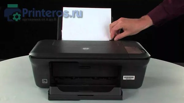 Процесс загрузки бумаги в принтер