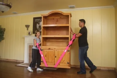 Методично и аккуратно: как передвинуть тяжелый шкаф самому и не повредить пол. Как пользоваться домкратом для мебели. 3