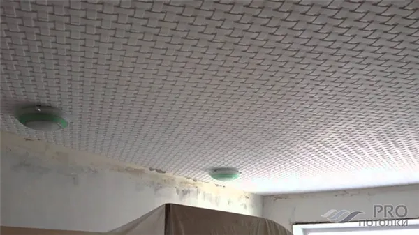 Бесшовная плитка на потолок: как правильно приклеивать. Потолочная плитка из пенопласта бесшовная как клеить. 2