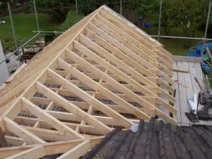 Самостоятельное возведение крыши частного дома. Как построить крышу своими руками пошаговая инструкция с фото. 23