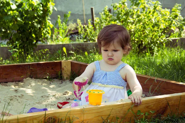 Как построить детскую песочницу своими руками. Как сделать песочницу своими руками. 3