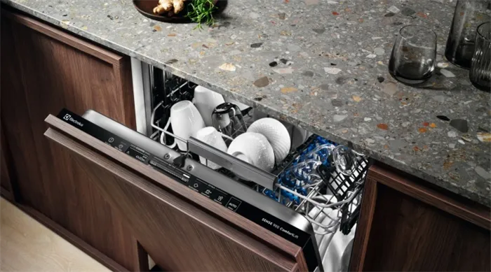 Первый запуск посудомойки Electrolux 18