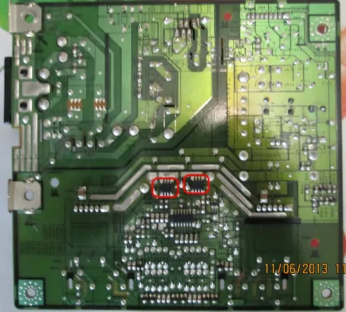 подозрительные микросхемы на плате телевизора